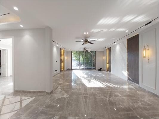 Independent Floor