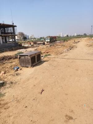 DLF Central 67