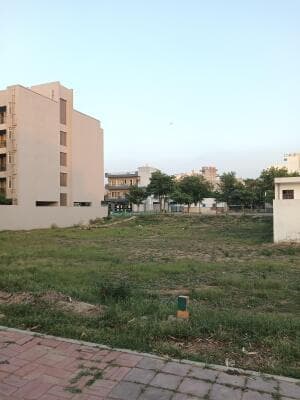 DLF Garden City Floors