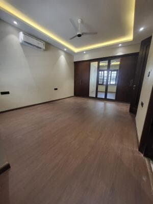 DLF Phase 1 Ultra Luxury Builder Floors