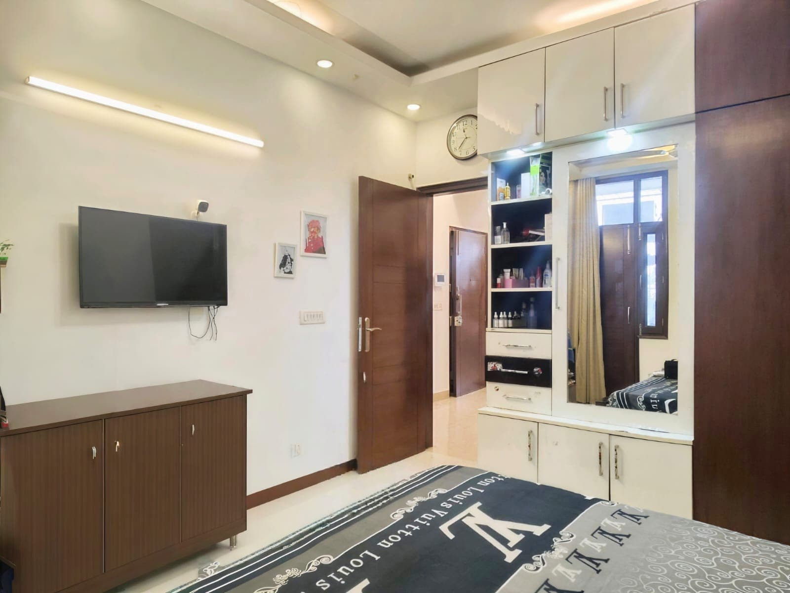 3 BHK Apartment for Sale in CR Park, NEW DELHI