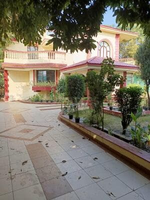 Semi-Furnished 5 BHK Residential for Rent in Sector 57, Gurgaon
