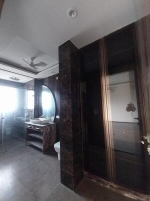 Independent Builder Floor