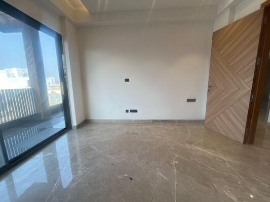 Semi-Furnished 4 BHK Residential for Sale in DLF Phase 1, Gurgaon