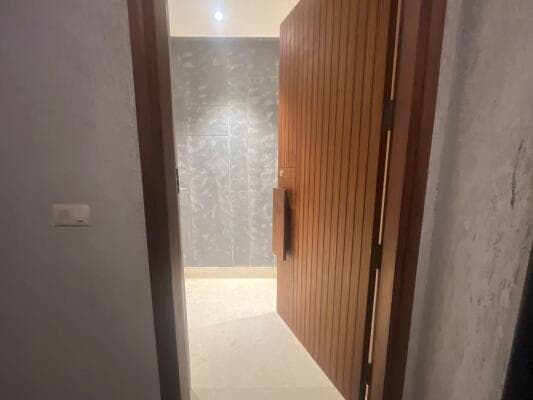 Semi-Furnished 4 BHK Residential for Sale in DLF Phase 1, Gurgaon